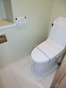 トイレにも洗面室と同じクロス