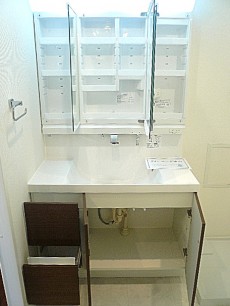 多摩川芙蓉ハイツ　洗面化粧台の収納