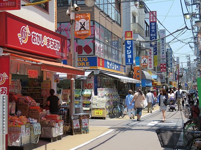 学芸大学グリーンハイツ　商店街