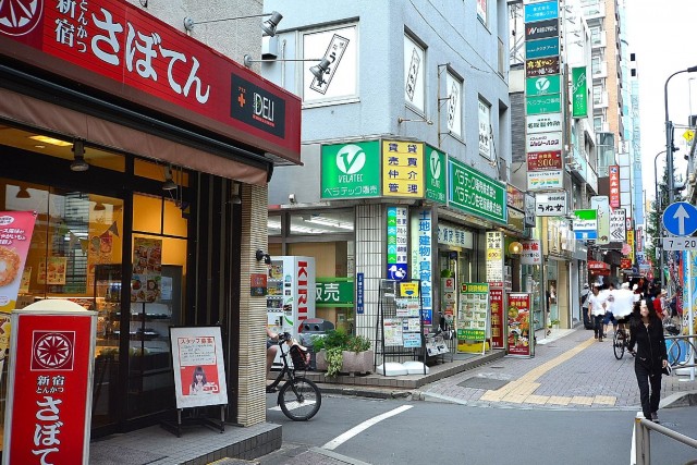 ライオンズヴィアーレ幡ヶ谷　甲州街道沿い