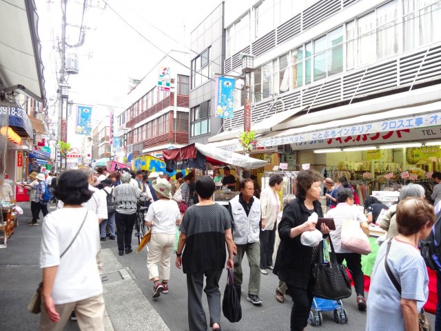 メゾン・デラビル巣鴨　巣鴨商店街