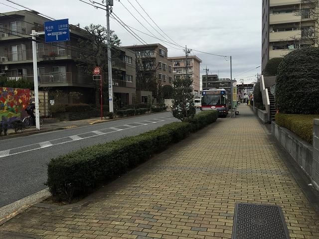 馬事公苑前ハイム　前面道路