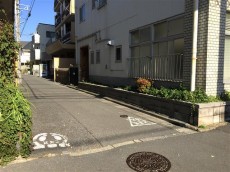 中野ハイネスコーポ　前面道路