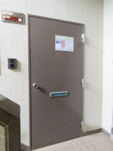 日商岩井桜新町マンション　玄関扉