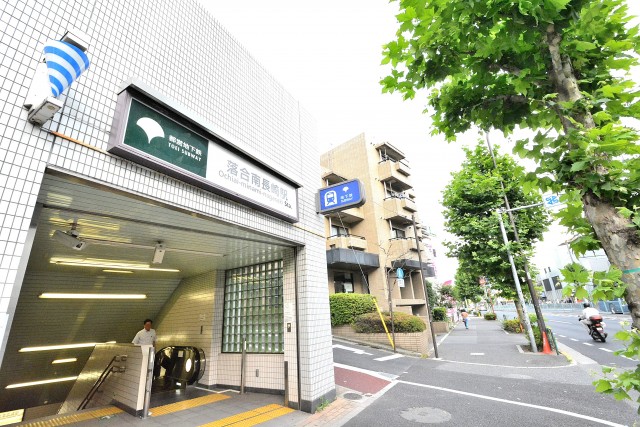 中落合ガーデニア　駅前