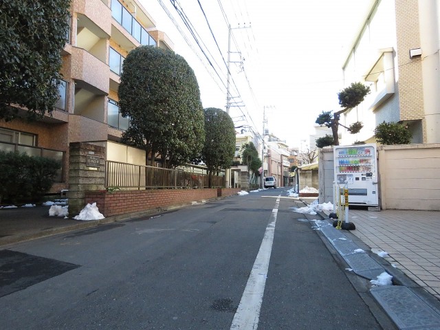 市ヶ谷第3ローヤルコーポ　前面道路