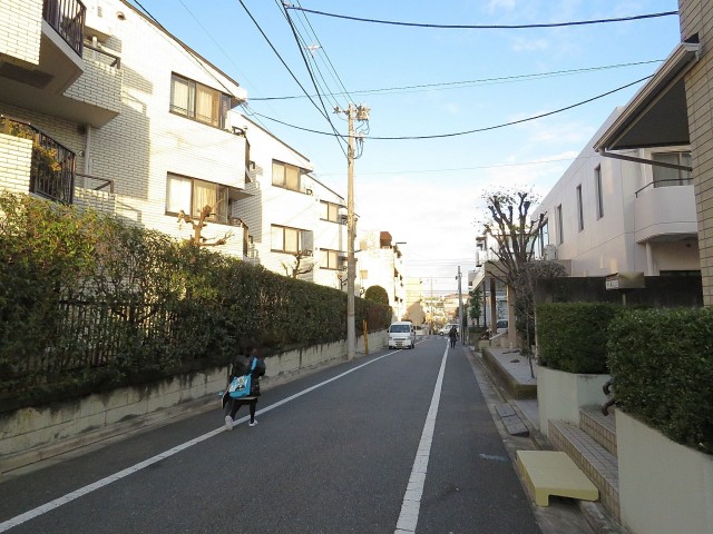 インペリアル八雲ハイム　エントランス前道路