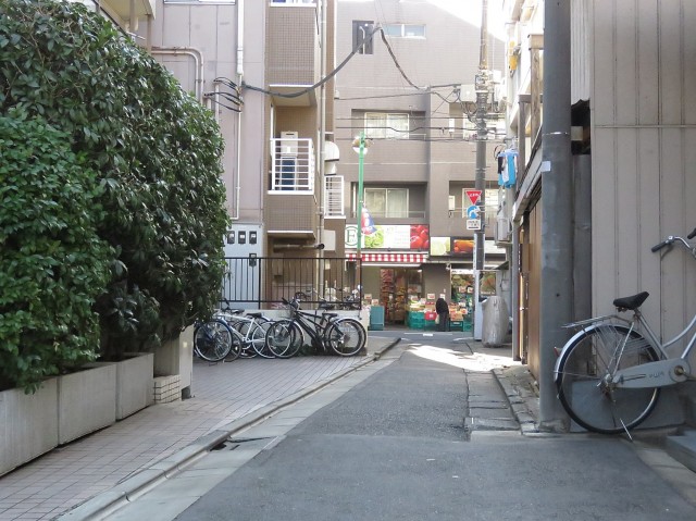 モンターニュ目黒中町　前面道路