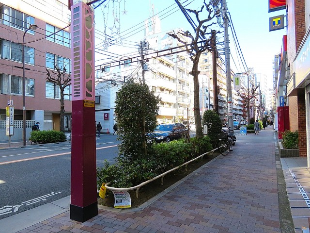 モナーク三軒茶屋　前面道路