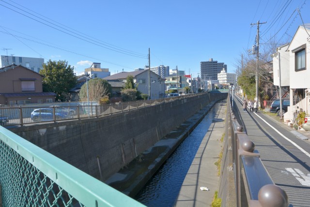 池上 川沿い